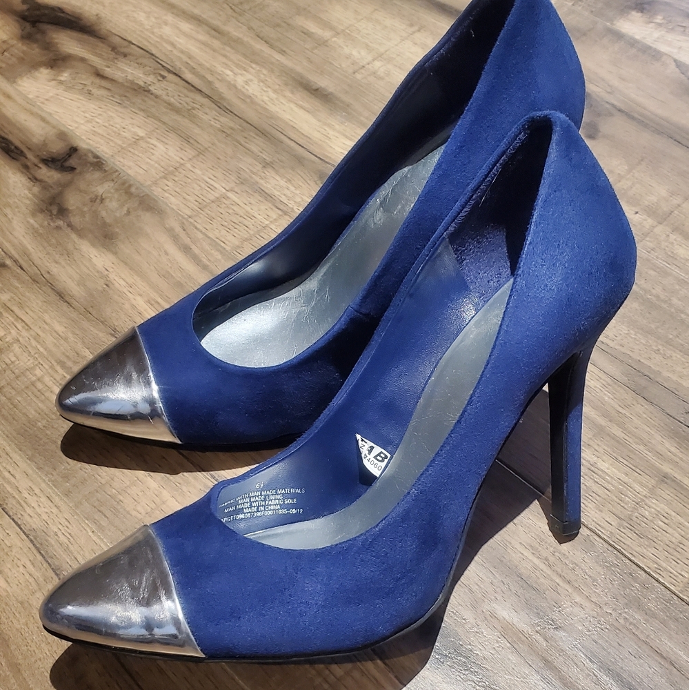 👠 Blue microsuede silver-accent heels